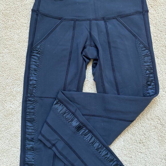 Lululemon leggings 5 PAIR BUNDLE Sizes 4 & 6 - Picture 5 of 7